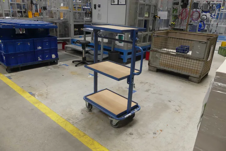 Materialwagen, ohne Inhalt Typ: 32911 / Maße in cm ca. 41 x 61 x 120 / Tragkraft: max. 200 kg